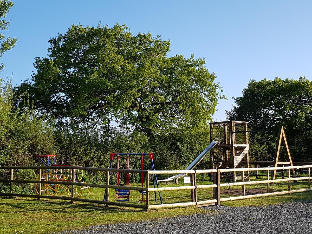 Thornbury Holiday Park Hotel Exterior photo